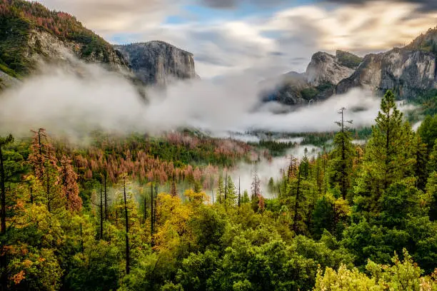 Photo of Yosemite Valley at cloudy autumn morning