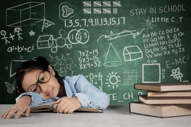 istock Schoolgirl looks bored in the classroom 673886016
