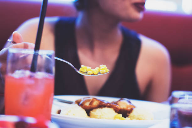 boiled corns with rosemary chicken and fresh fruit juice for my lunch - white meat flash imagens e fotografias de stock