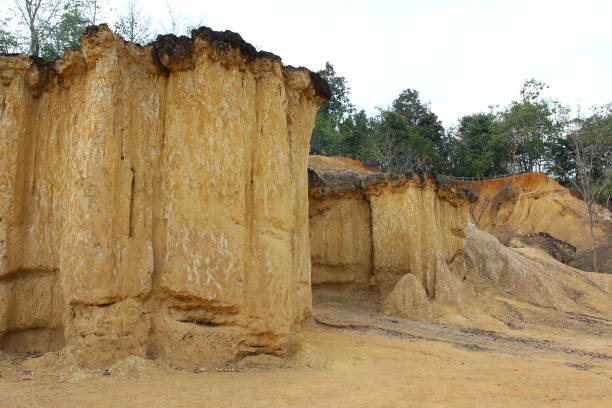 istock Rock formations place, Phae Muang Phi in the small cloud blue sky. 673984964