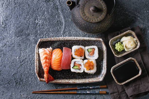 istock Sushi Set nigiri and rolls 673990022