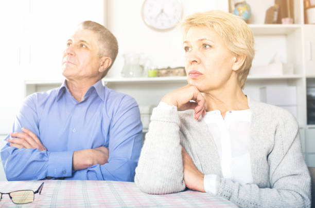 couple quarreling at home with each other - unwillingness imagens e fotografias de stock