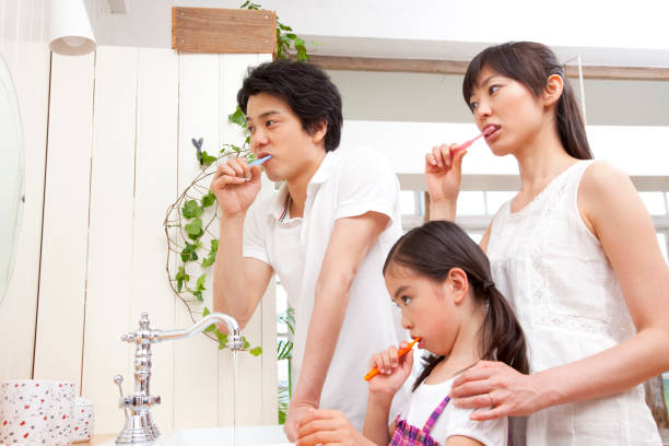 istock Parent/child to brush your teeth 674090868