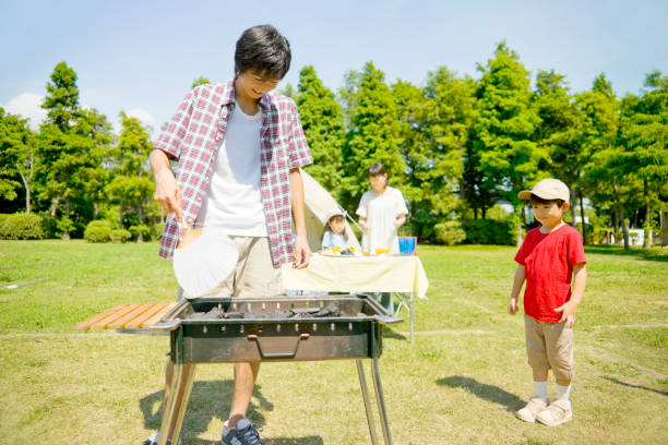 istock Prepare barbecue for family 674109612