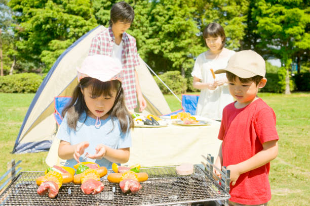 istock Prepare barbecue for family 674111998