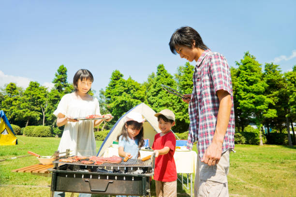 istock Families enjoy the BBQ 674113868