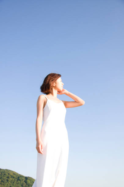 istock Women look into the distance 674115854