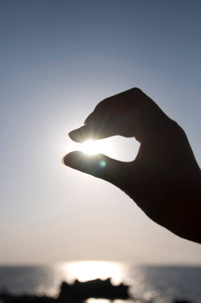 istock The silhouette of the hand 674115898