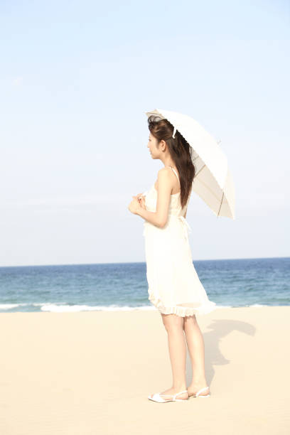 istock Women refers to the Casa on the beach 674123832