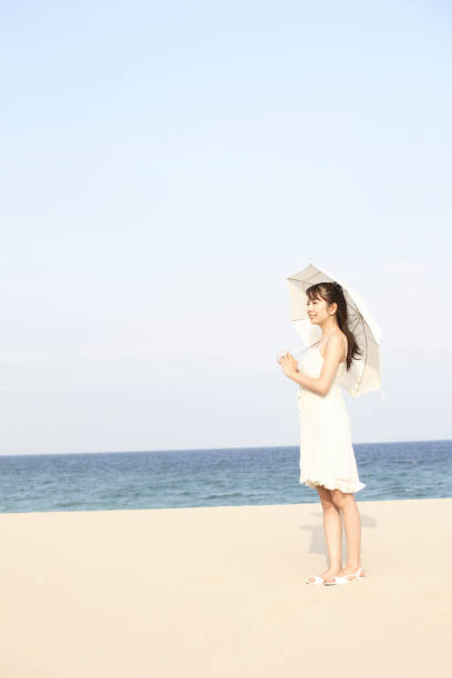 istock Women refers to the Casa on the beach 674123846