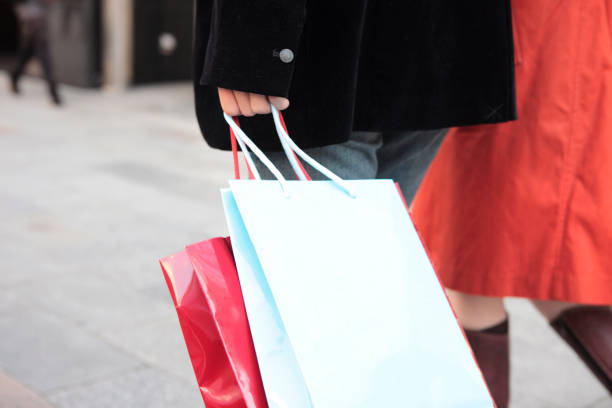 istock Shopping women 674125472