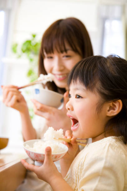 Eat the rice mother and daughter