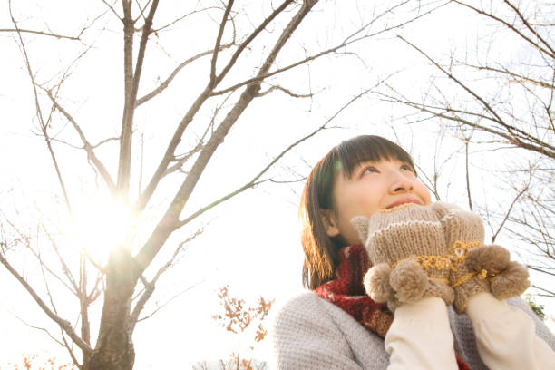 istock Women look up to the sky 674139182