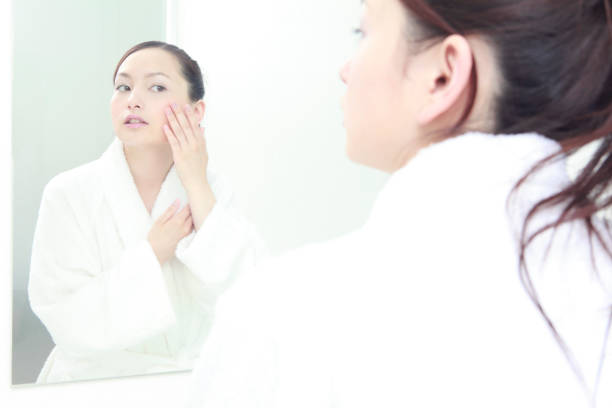 istock Women found their skin to worry about 674147082