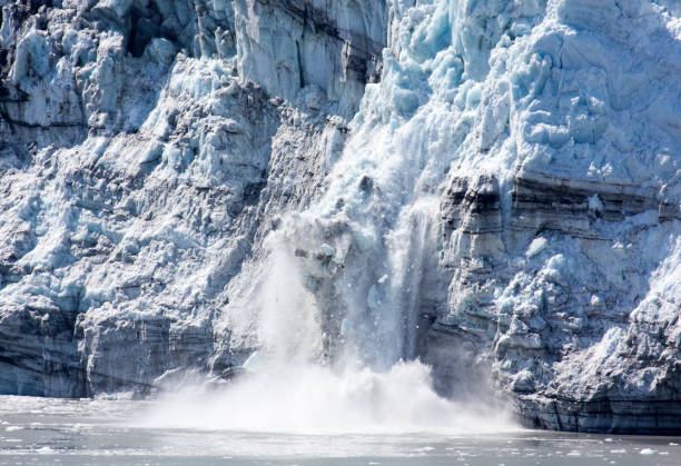 istock Glacier Bay Ice Melting 674160642