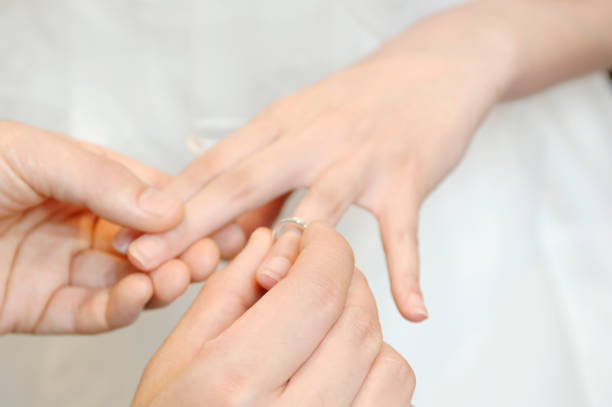 istock Exchange of rings 674203174