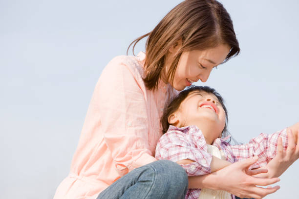 istock Elementary school students are playing mother and girl 674205406
