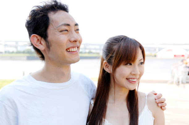 istock Men hold the shoulder lover 674205806