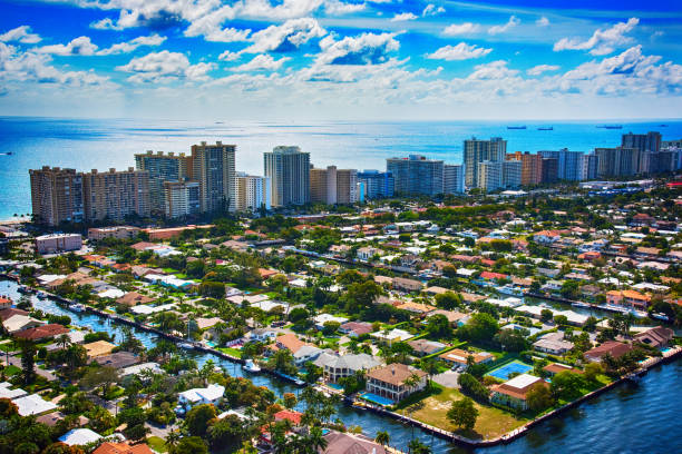 luftaufnahme von pompano beach florida - fort lauderdale aerial view city florida stock-fotos und bilder