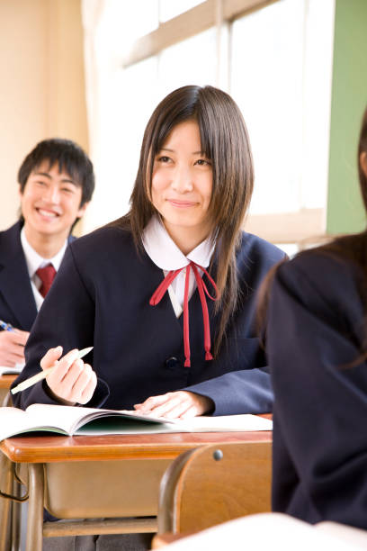 istock Male and female junior high school students to take classes 674227498