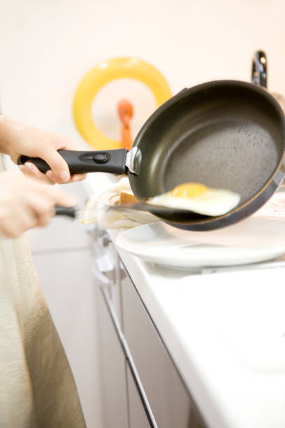 istock Local housewives to Cook 674229546