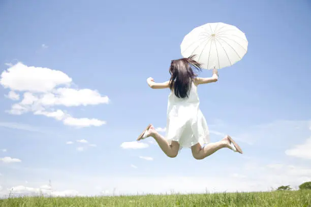 Women have parasols, to jump from behind