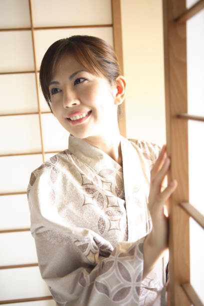 istock Open the sliding door sliding doors yukata girls 674255538