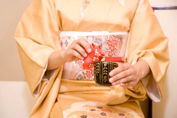istock Grab a tea Lady at hand 674273572
