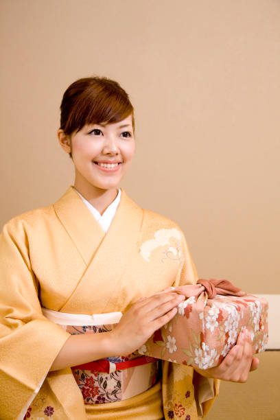 istock Furoshiki woman 674274554