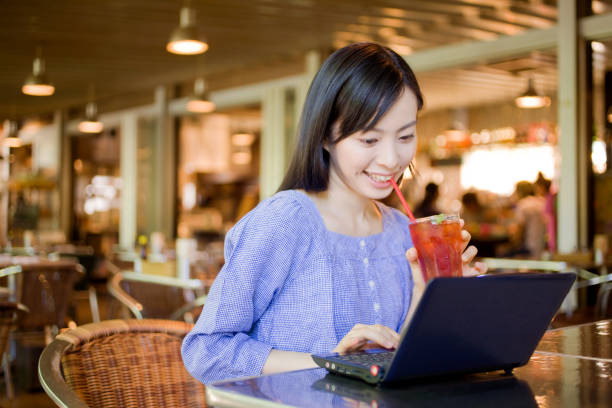 istock Japanese woman portrait 674274642