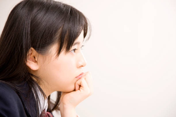 istock Women's junior high school students to study at the Institute 674284852