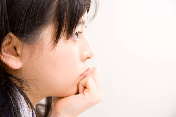 istock Women's junior high school students to study at the Institute 674284866