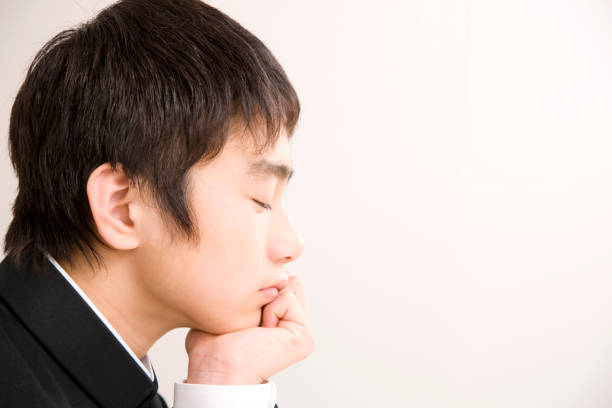 istock Suffering from a male junior high school students 674284932