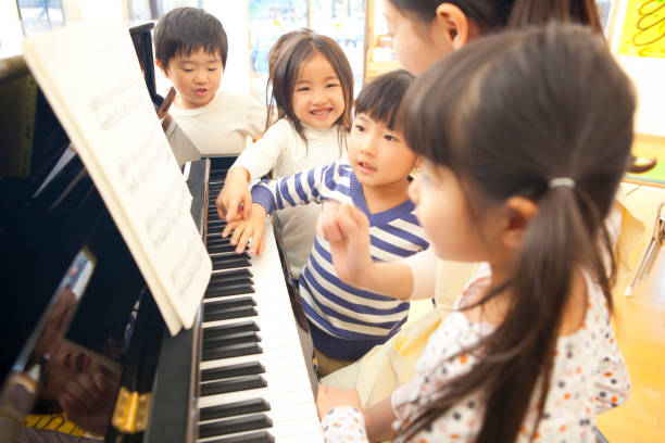 Piano teachers in kindergartens in kindergarten