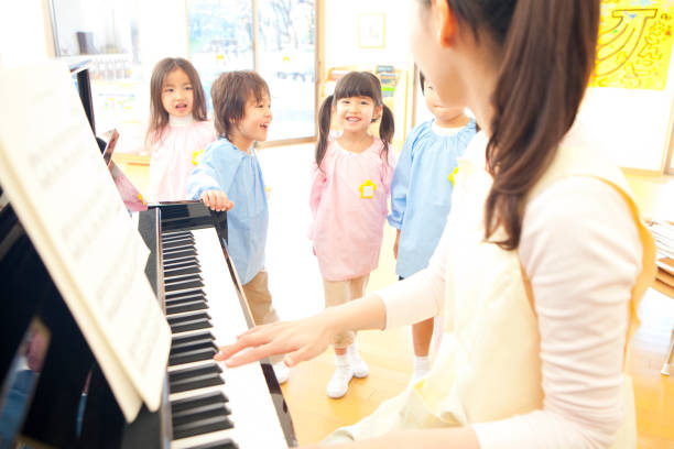 istock Piano teachers in kindergartens in the kindergarten sing along 674291548