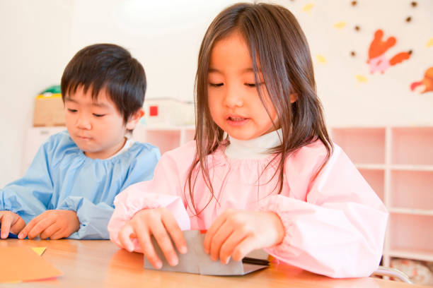 istock Kindergarten children to fold origami 674298012