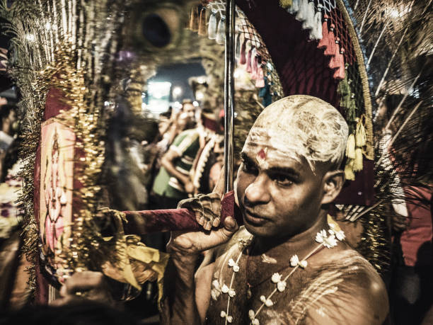 festival hindu de thaipusam batu caves selangor malaysia - edinson cavani - fotografias e filmes do acervo