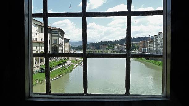 istock View of Arno river in Florencia 674302720