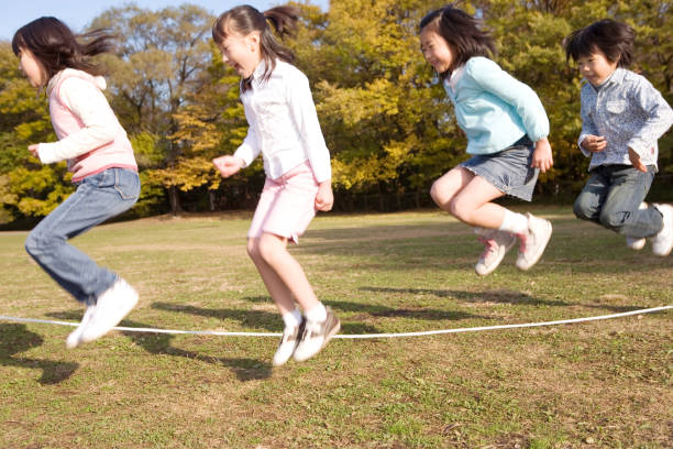istock A long rope in elementary school children 674307936