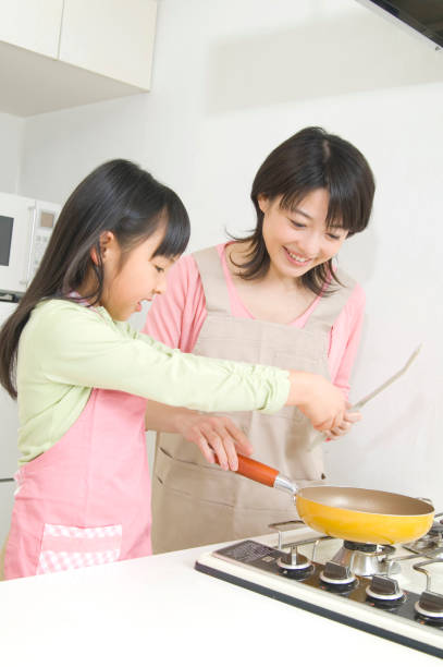 istock To cook mother and child 674309184