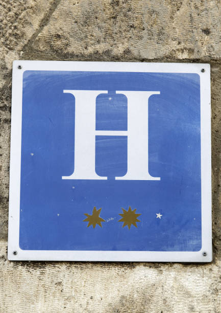 istock Hotel sign symbol 674313052