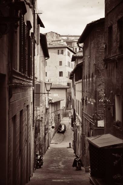 istock Siena street view 674407040