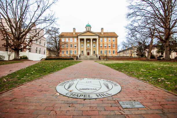 bâtiment sud de l'université unc à chapel hill - chapel hill photos et images de collection