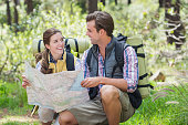 paar-auf-der-suche-von-angesicht-zu-angesicht-karte-beim-wandern.jpg?b=1&s=170x170&k=20&c=ABM_nytcnmByo17ZIZfJjrmtEhcaFGyE0bG42qV9imo=