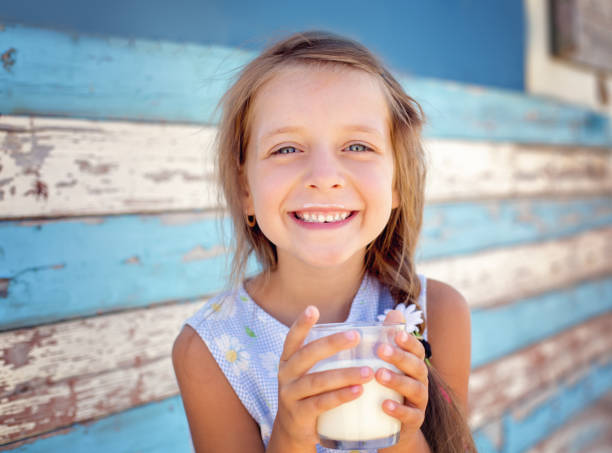 cute little girl - milk mustache imagens e fotografias de stock