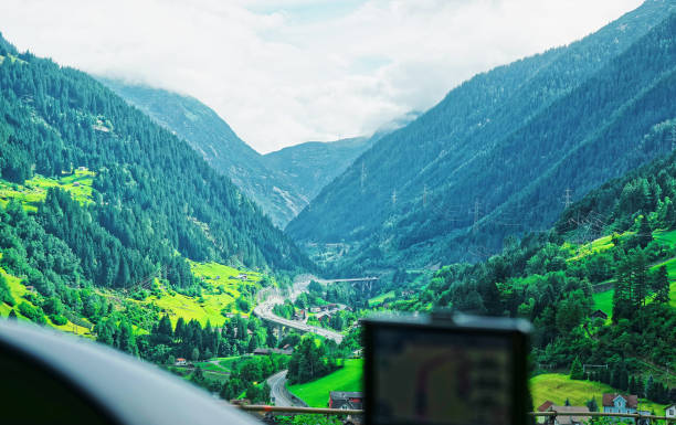 スイス、インターラーケン oberhasli ベルンのラウターブルンネン谷車ビュー - oberhasli ストックフォトと画像