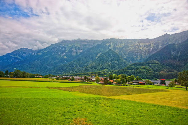 ラウターブルンネン渓谷とインターラーケン oberhasli 地区のベルンの�カントン スイス - oberhasli ストックフォトと画像