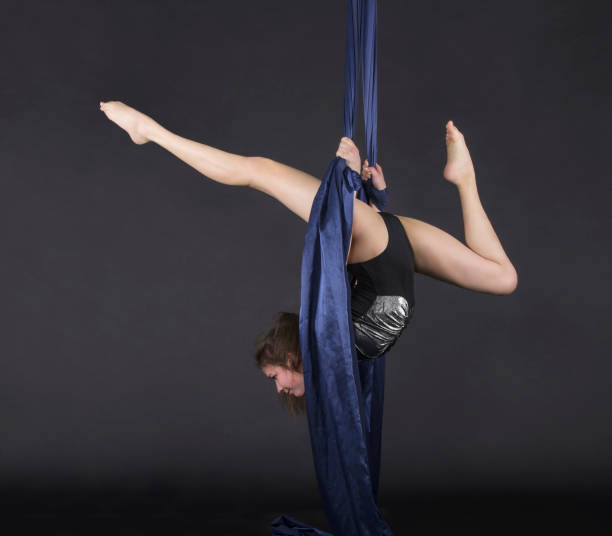 istock Young,smiling girl does exercises on the canvases. 674574554