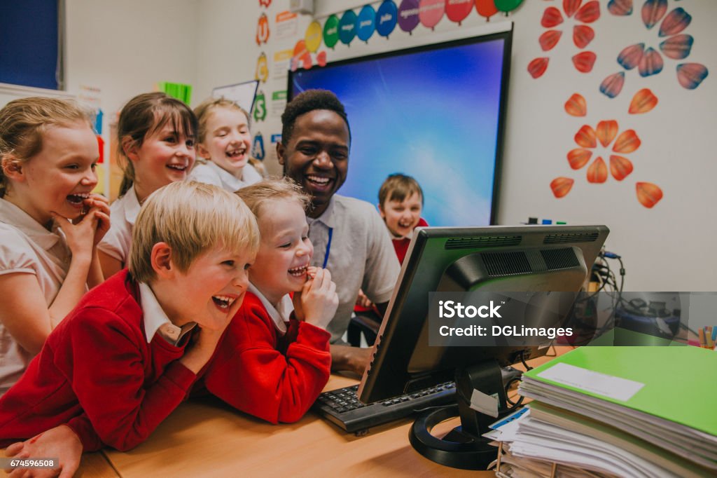 Computer-Unterricht in der Schule - Lizenzfrei Lehrkraft Stock-Foto