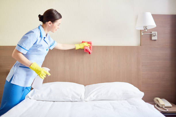 istock Service of hotel room 674612954